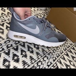 Nike air Max’s tennis shoes